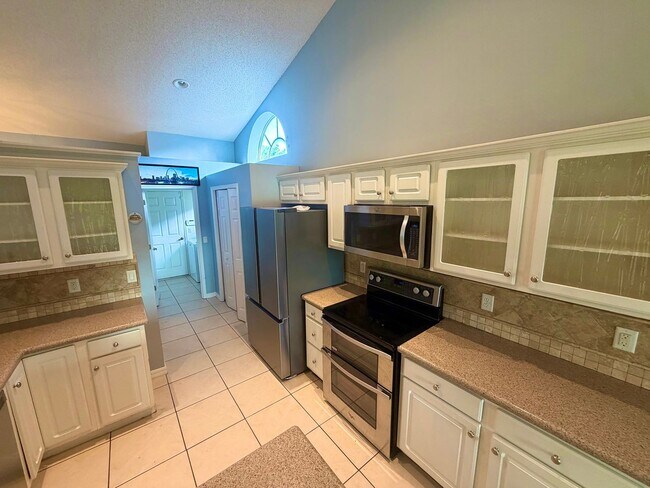 Building Photo - 2498 River Ridge Dr