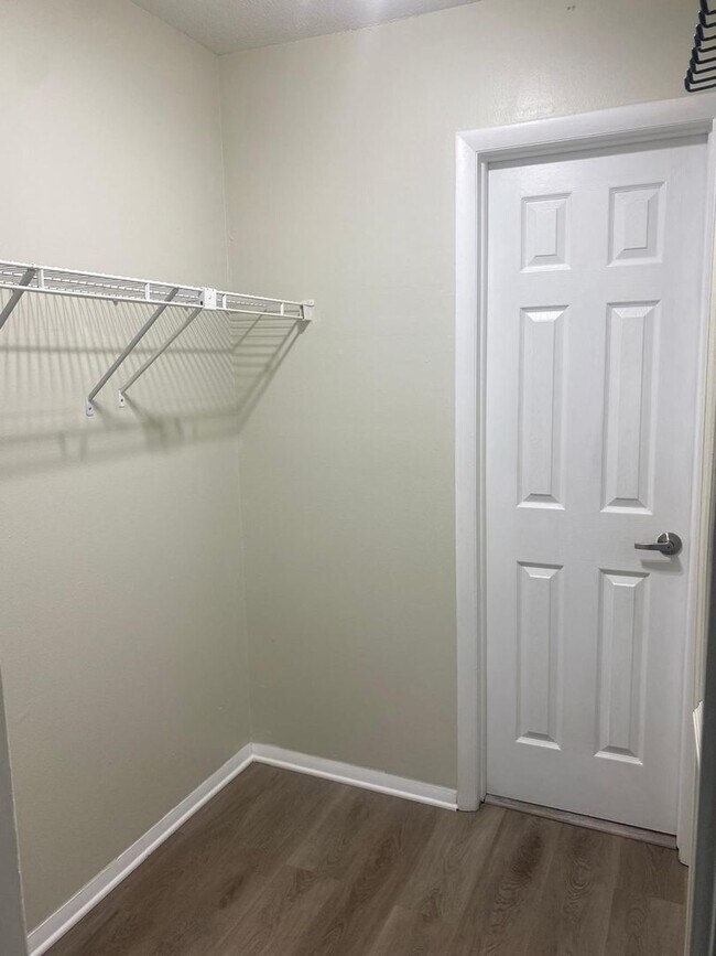 Building Photo - ? Beautiful and move-in ready condo!