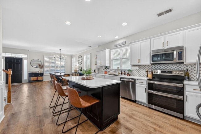 Building Photo - 105 Crossandra Ave