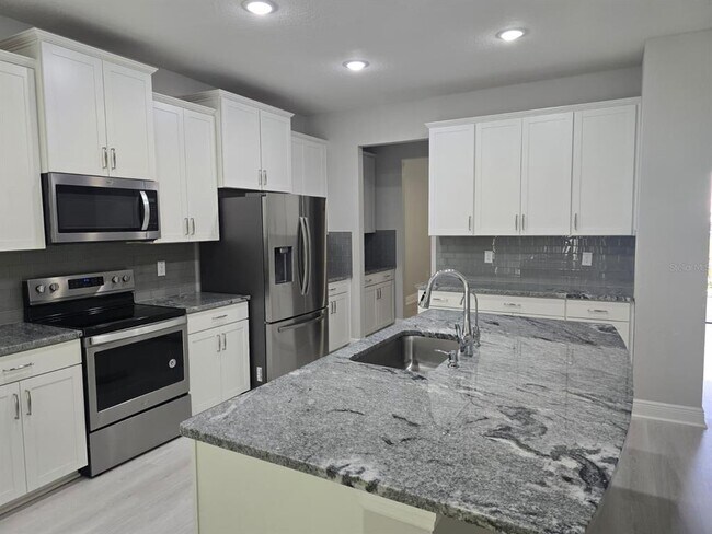 Building Photo - 10916 Honor Rd