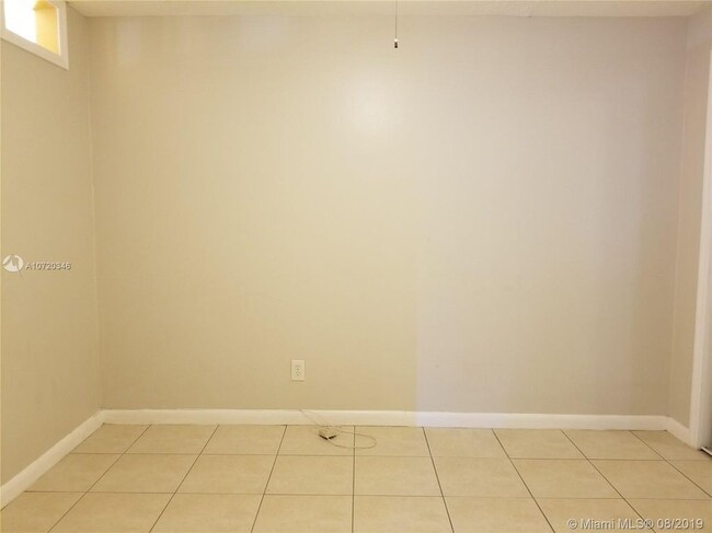 Building Photo - 5972