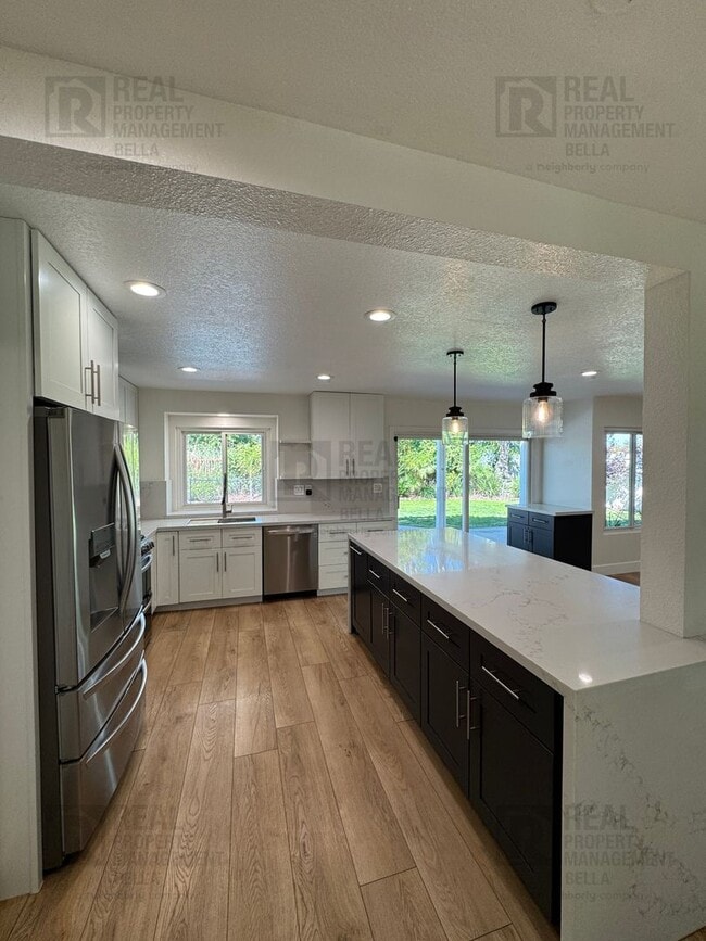 Building Photo - Resort-Style Living in Temecula – Pool Home with Designer Upgrades & 3-Car Garage