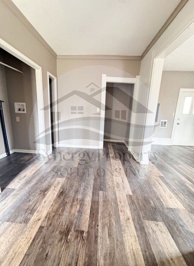 Building Photo - Lamberton Ave 21