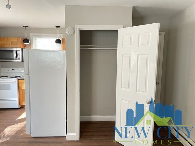 Building Photo - Private Studio Apartment