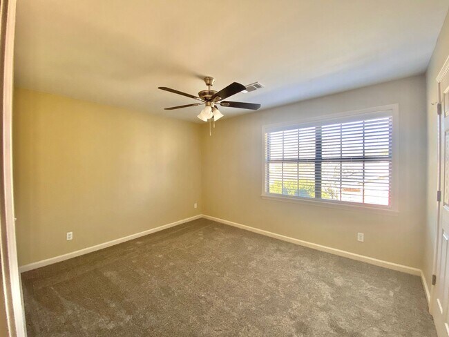 Building Photo - 701-703 Tracewood