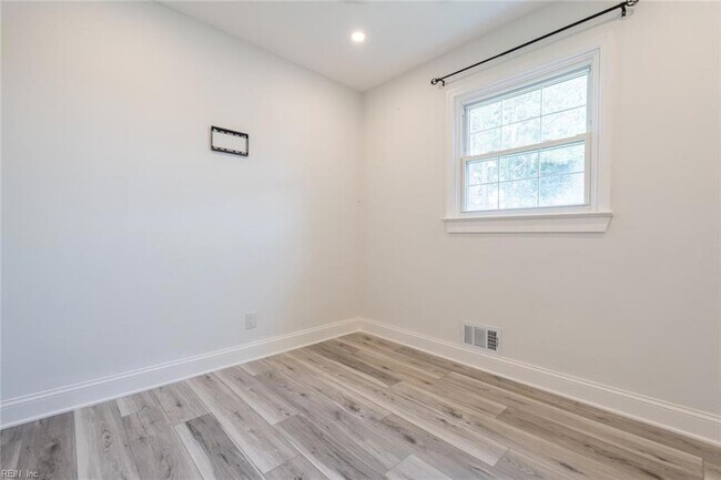 Building Photo - 314 Mohican Dr