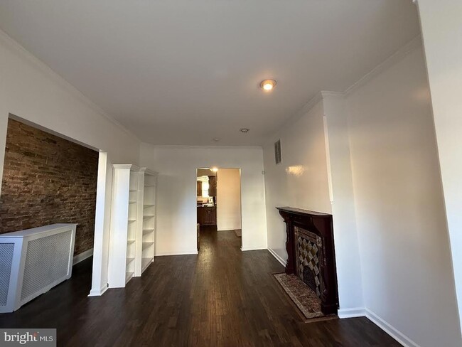 Building Photo - 833 11th St NE