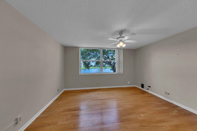 Building Photo - 14623 Bonaire Blvd
