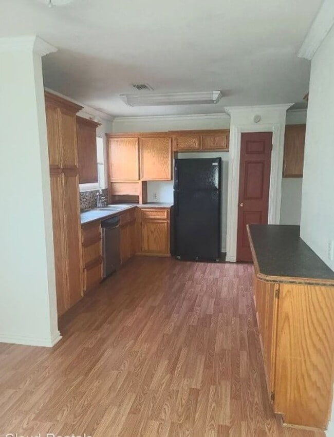 Building Photo - Cute 3 bed 1 bath home with garage