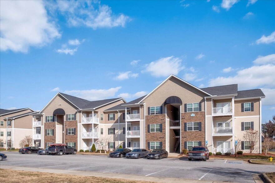 Cottages at Crystal Lake 319 Idlewild Dr Fayetteville NC 28311