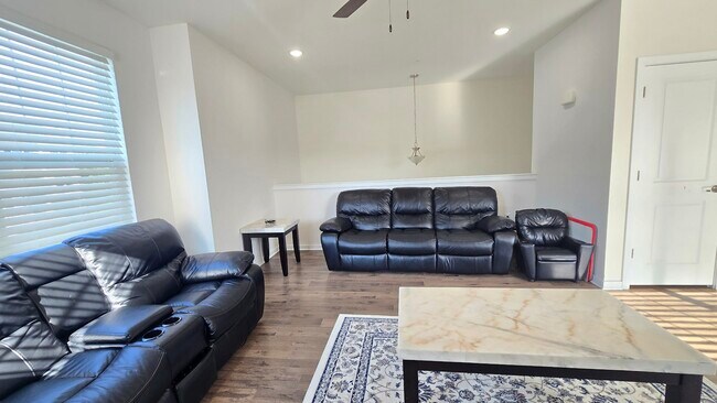 Building Photo - 1819 Boulder Dr