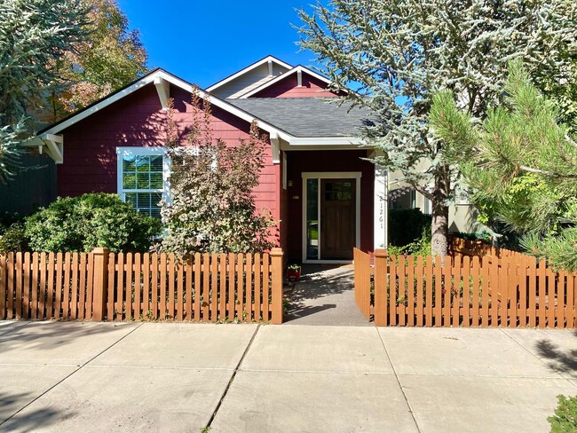 Primary Photo - 3BR - 2.5 BA Charming Greenway Home in Lar...