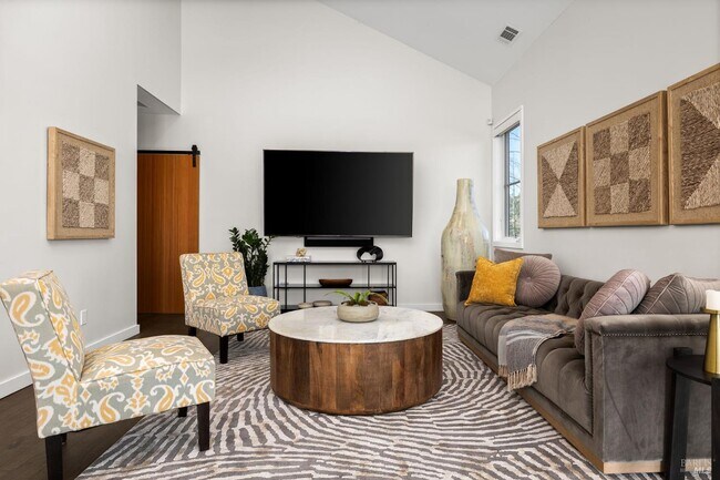 Building Photo - 987 Mark West Springs Rd