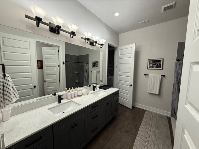 Building Photo - Beautiful Home located in Fairway Pointe