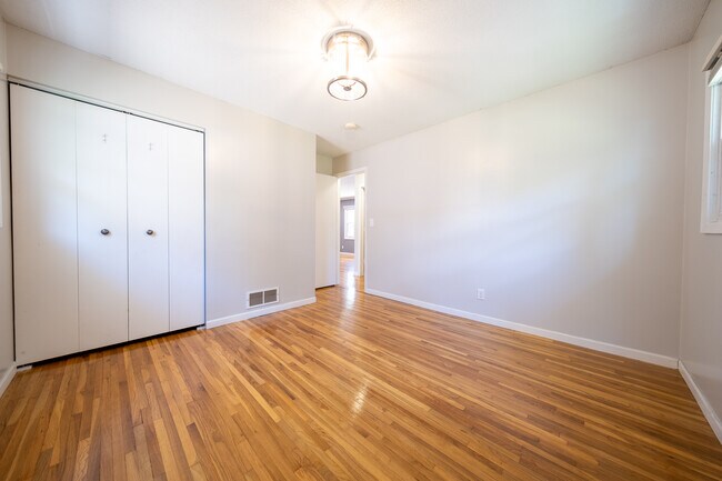 Building Photo - 2817 W 109th St
