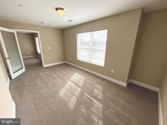 Building Photo - 1015 Andrew Dr