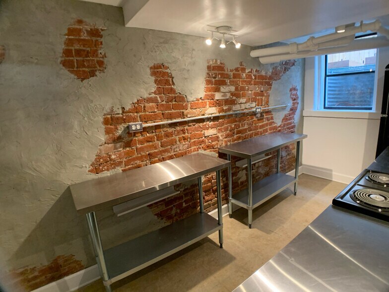 Building Photo - 1568 Vine St