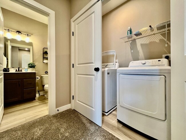 Building Photo - 4 Bedroom, Luxury living in premium location next to Liberty Center and Interstate 75