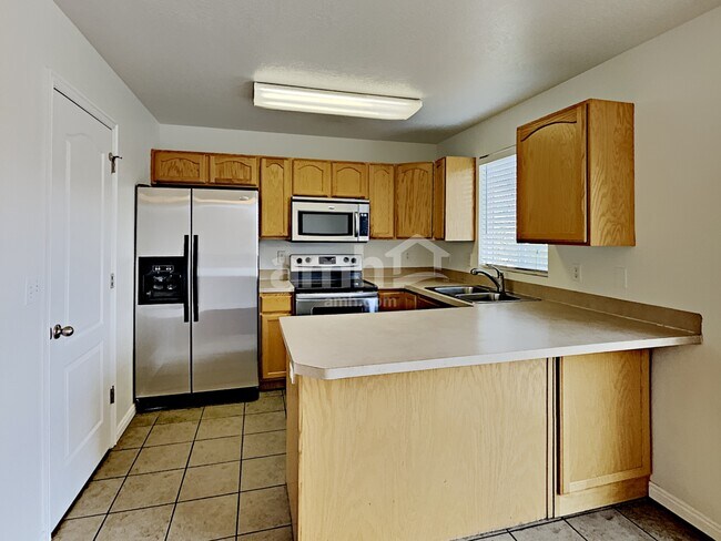 Building Photo - 88 E 2325 S