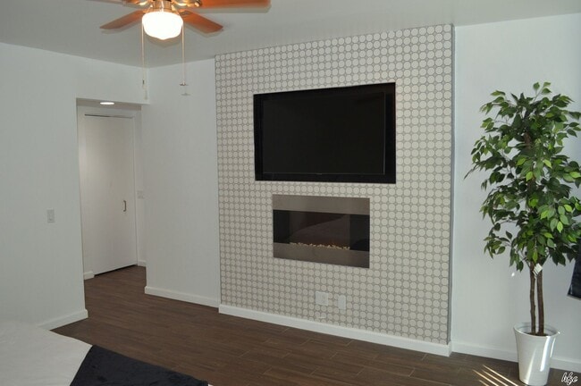 Building Photo - 2BD Ground Floor Condo in Gated Gardens Po...