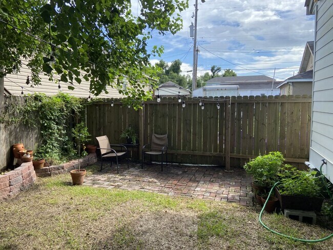 Building Photo - 3109 Broadway St