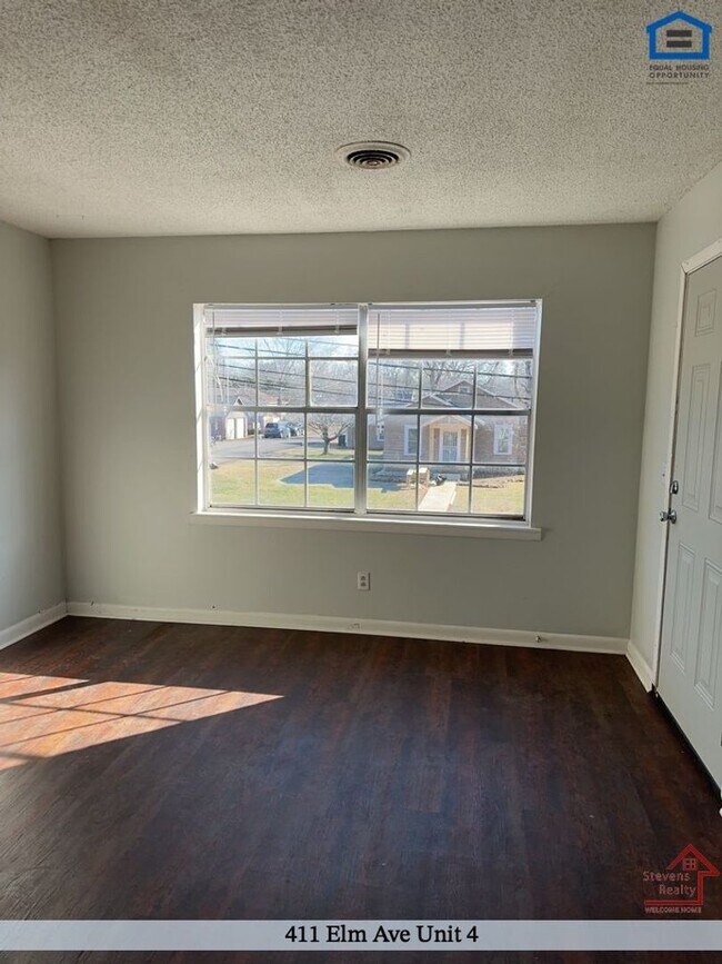 Building Photo - 411 Elm Ave