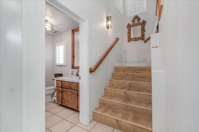 Building Photo - Beautiful North Clovis 3/2.5 Home in Gated Community