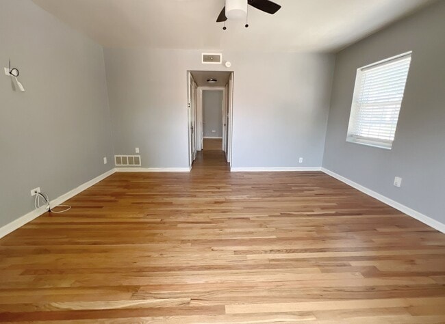 Building Photo - SEE IT NOW: Charming Updated Apartment with Private Balcony ~ $500 MOVE-IN SPECIAL!