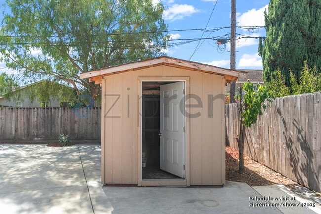 Building Photo - 474 Oliver St