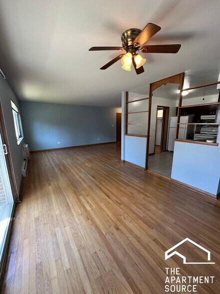 Building Photo - 1004 S River Rd