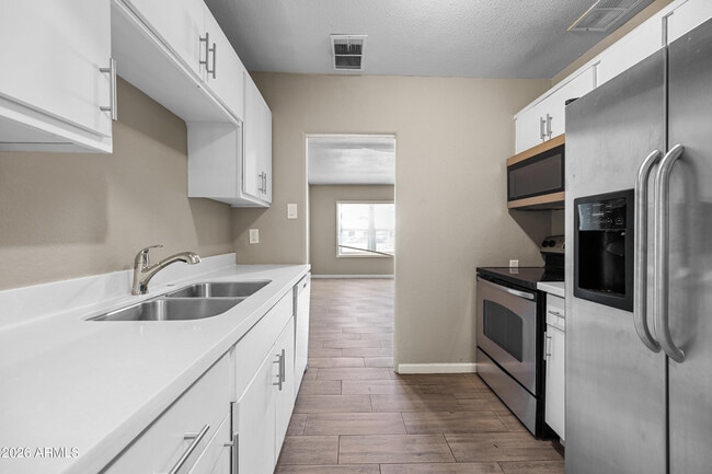 Building Photo - 907 N 22nd Pl