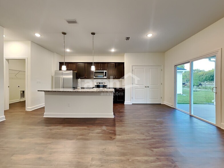 Building Photo - 1046 Tan Tara Trl