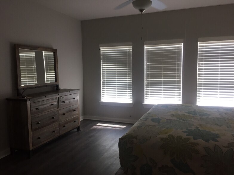Master bedroom - 14890 Granada Dr