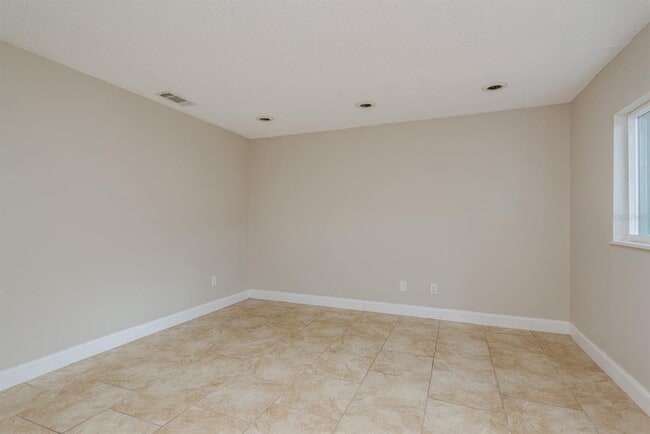 Building Photo - 1690 Curlew Rd