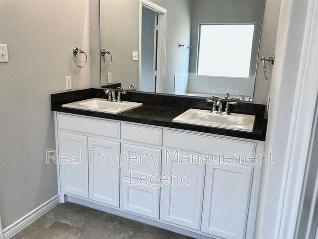 Building Photo - 4021 Lazy River Ranch Rd