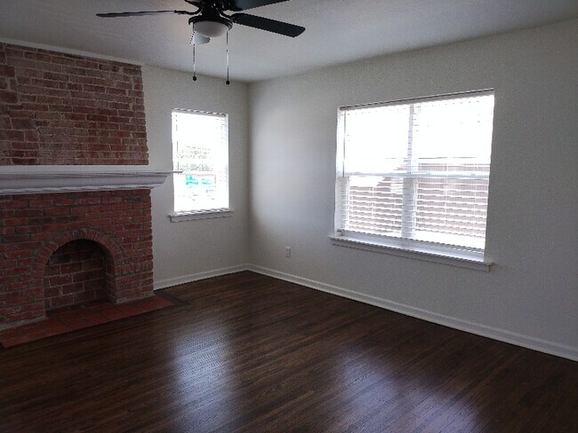 Building Photo - 1312 S Quaker Ave