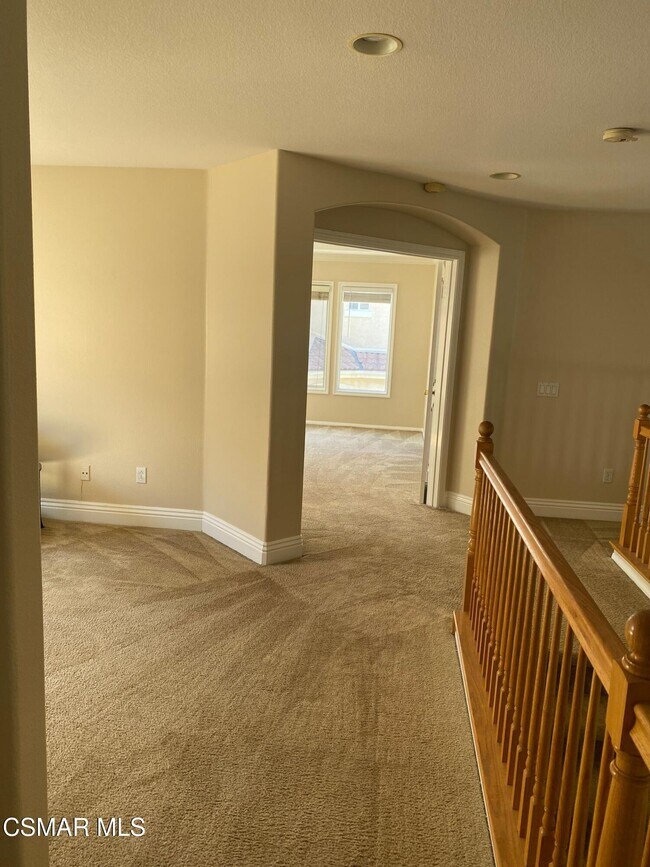 Building Photo - 2559 Parade Ave