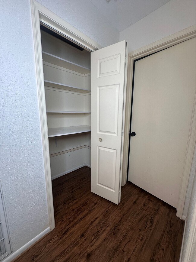 Building Photo - 1413 Bonanza Rd