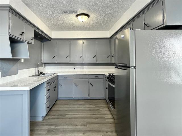 Building Photo - 2526 Louise St