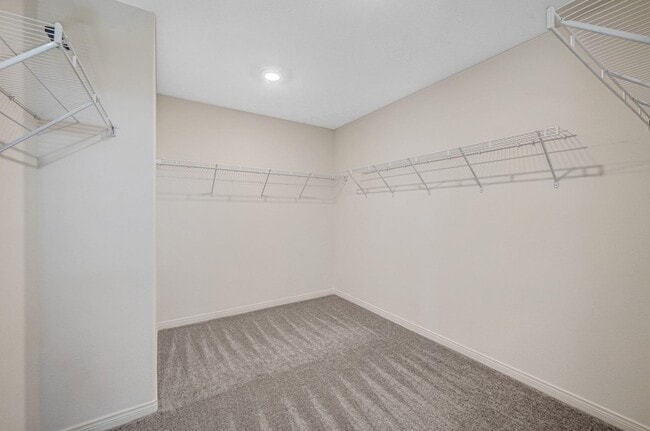 Building Photo - AMAZING 2 Story, 5 Bedroom Home in Gated community!