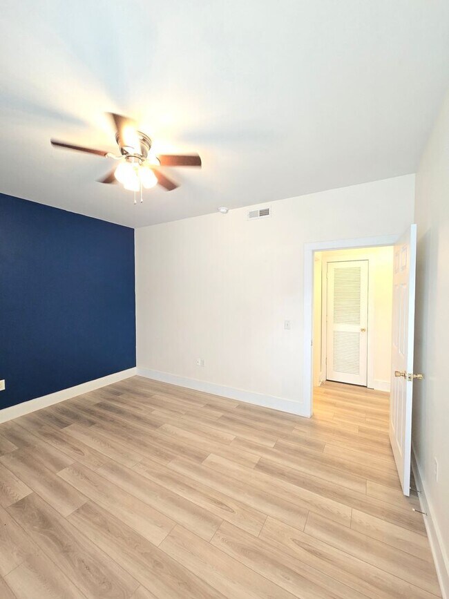 Building Photo - Trolley Path - Minutes to Downtown WILM, N...