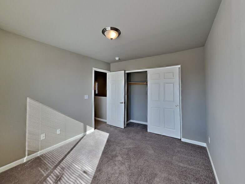 Building Photo - 3775 Thistledown Ct