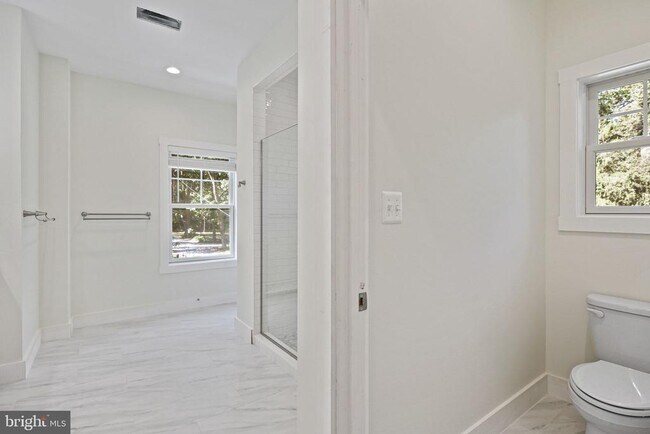Building Photo - 922 Waterview Dr