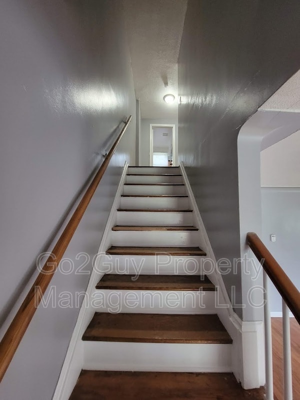 Building Photo - 2111 Ewald Cir