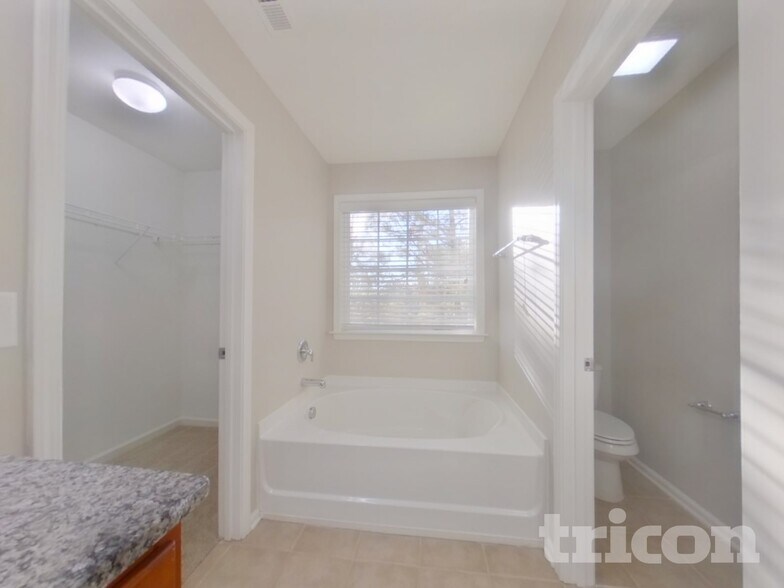 Building Photo - 9705 Thyme Court