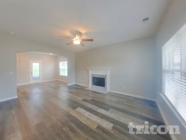 Building Photo - 143 Edgefield Ct