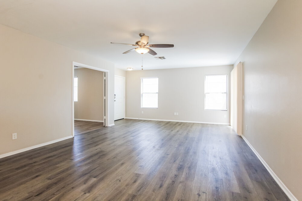 Building Photo - 12529 W Santa Fe Ln