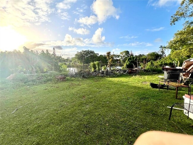 Building Photo - 5009 Deauville Dr