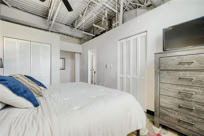Building Photo - 5200 Peachtree Rd