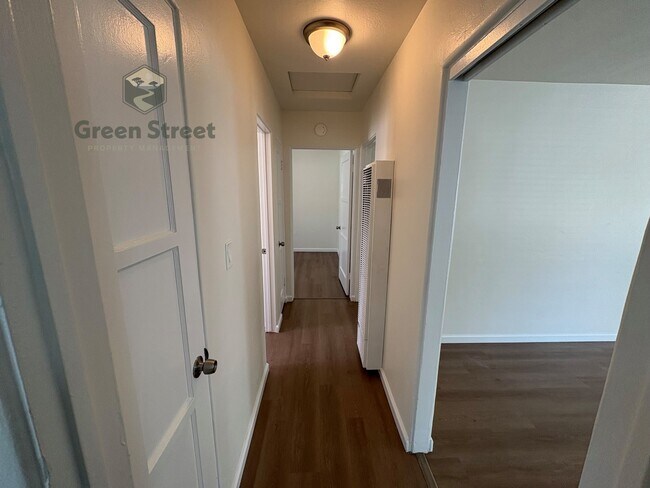 Building Photo - 1719 Oliver Ave